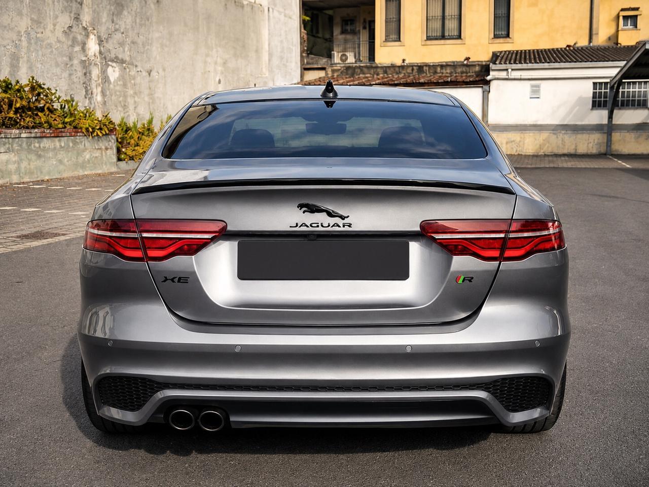 Jaguar XE 2.0 D 204 CV aut. R-Dynamic Black EDITION