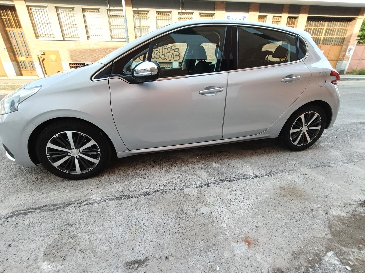 Peugeot 208 PureTech 82 5 porte Allure