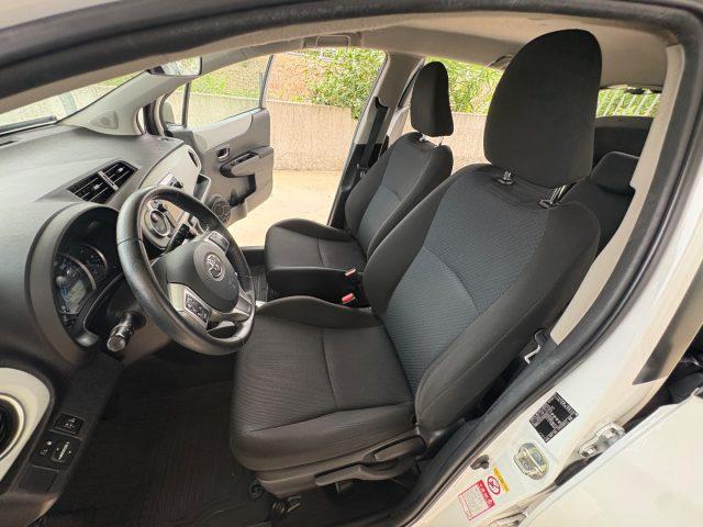TOYOTA Yaris 1.5 Hybrid 5 porte AUTOMATICA OK NEOPATENTATI