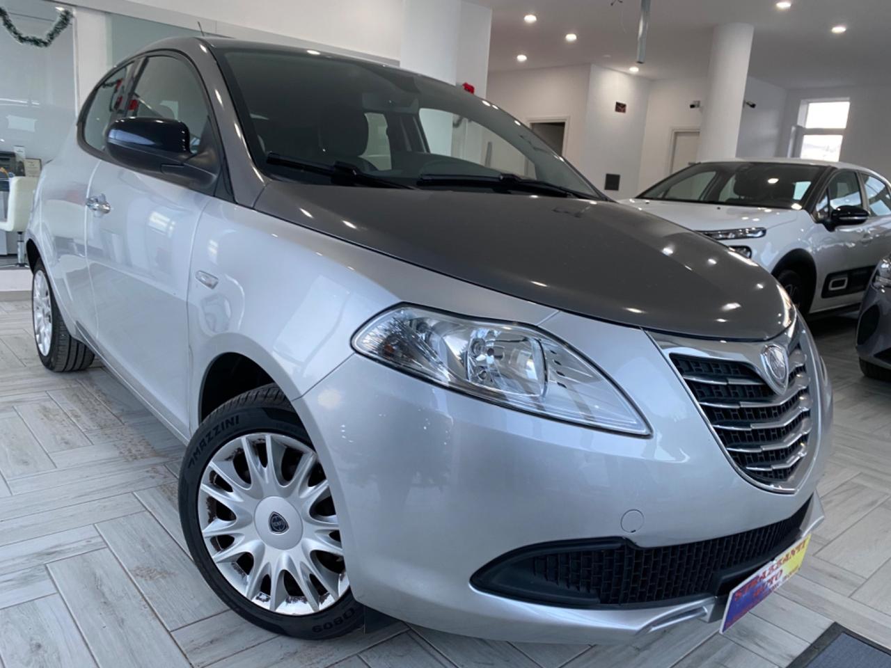 Lancia Ypsilon 1.3 MJT95CV 5P Silver BI-COLORE2013