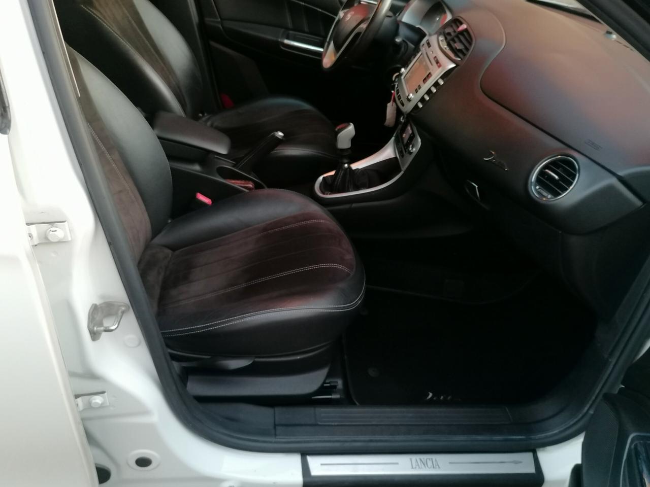 Lancia Delta 1.6 MJT Platino( da vetrina)