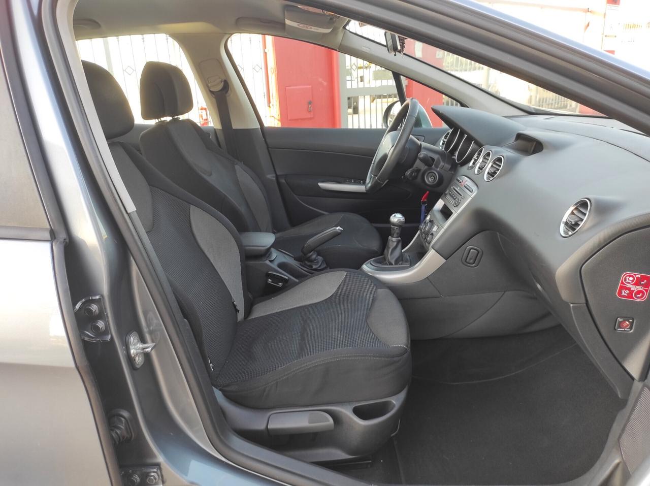 Peugeot 308 1.6 HDi - 90cv NEOPATENTATI