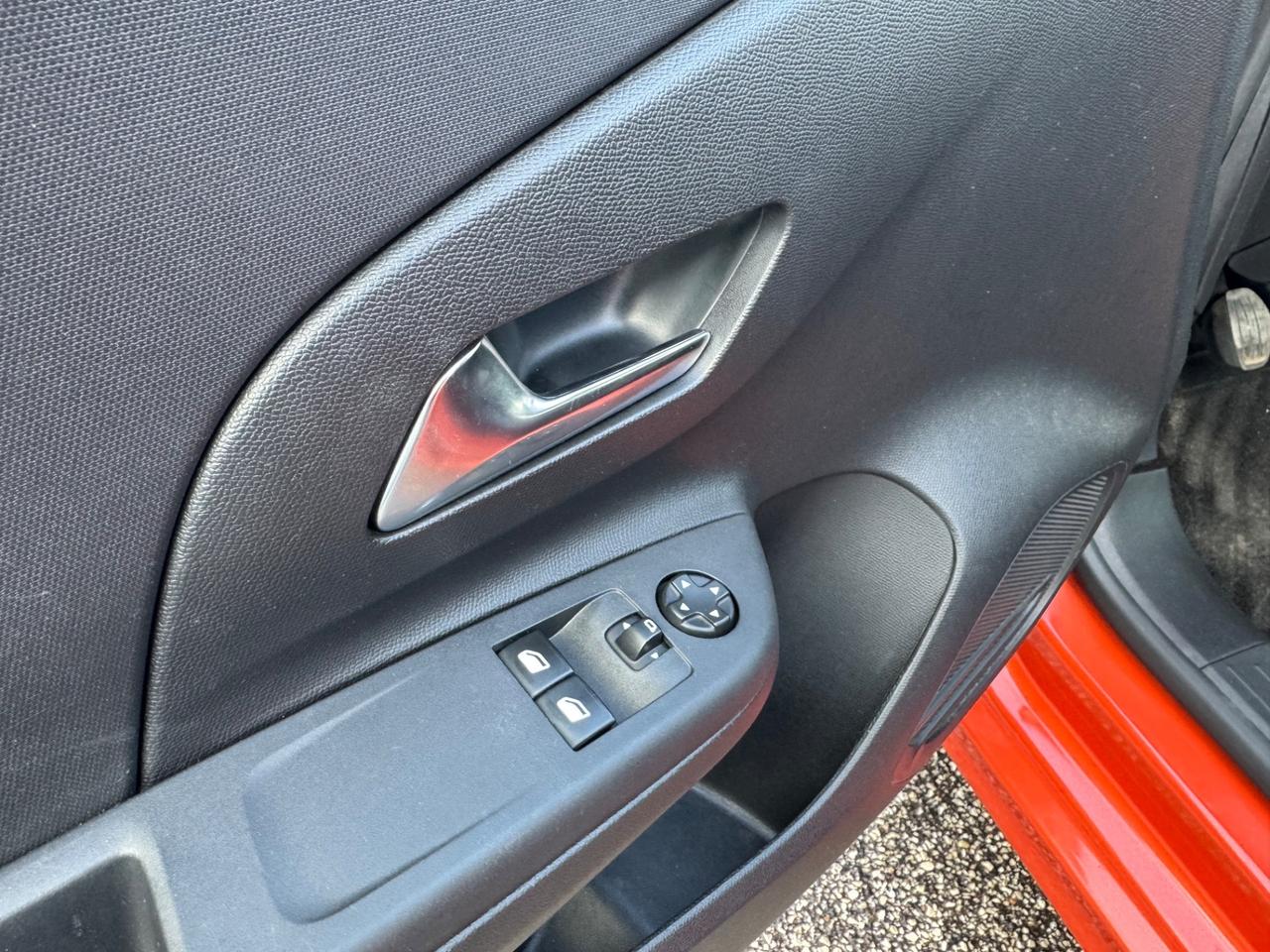 Opel Corsa 1.2 Design & Tech Bi-Color Neopatentati