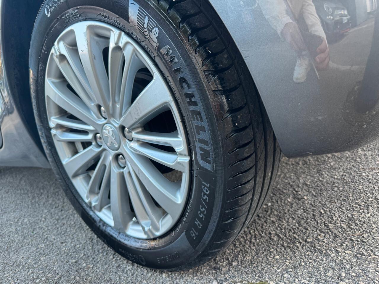 Peugeot 208 1.2 82CV 5 porte 2019