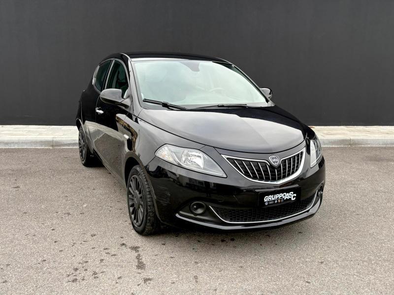 Lancia Ypsilon 1.0 firefly hybrid Gold s&s 70cv ADATTA NEOPATENTATI