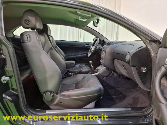 ALFA ROMEO GT 1.9 JTDM 16V Distinctive Q2