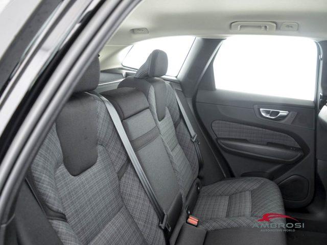 VOLVO XC60 2.0 b4 Essential awd auto