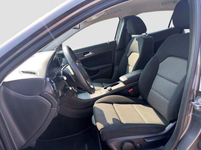 MERCEDES-BENZ CLA sse GLA GLA 200 d Automatic Business