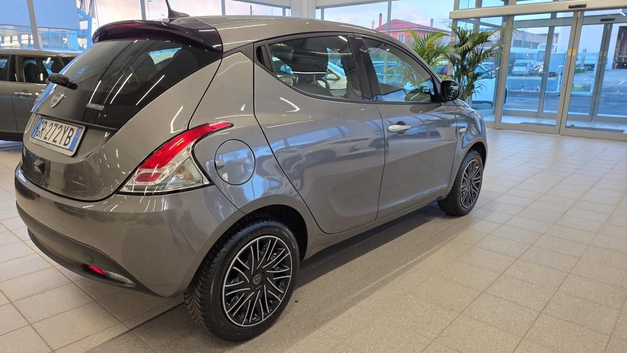 Lancia Ypsilon 1.0 FireFly 5 porte S&S Hybrid Gold