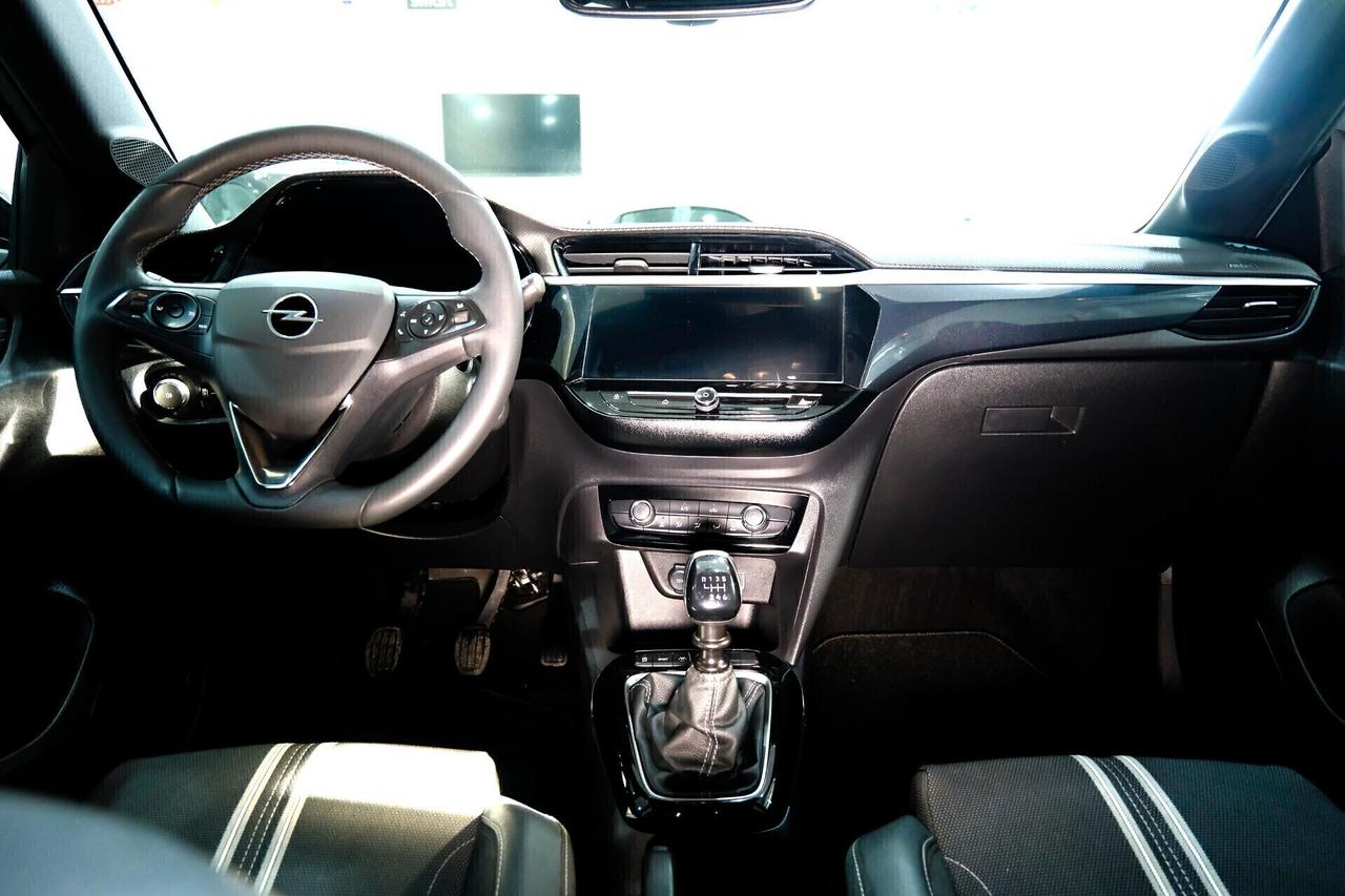 Opel Corsa 12oo T 100 v GS-Line SPORT
