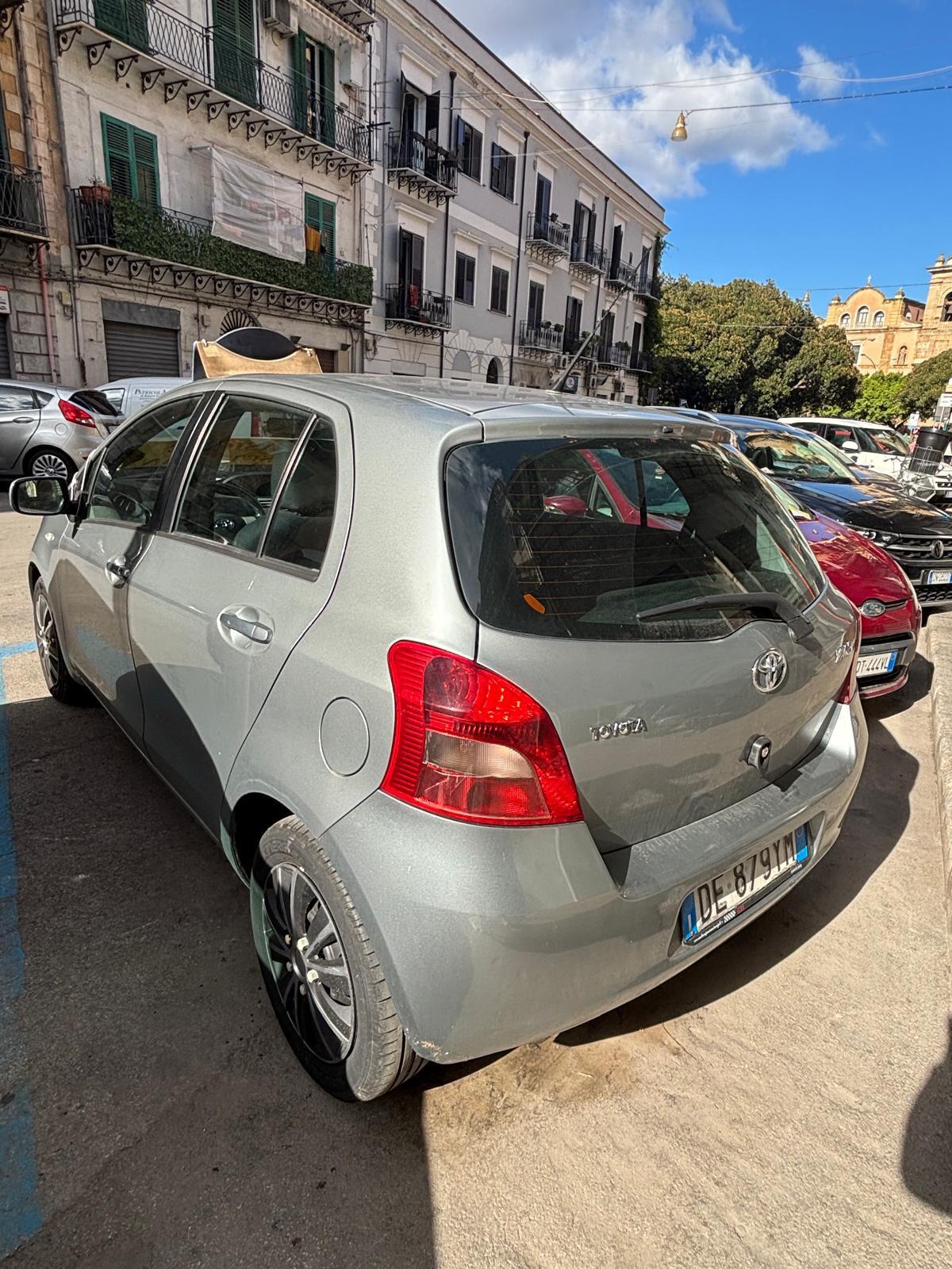 Toyota Yaris 2 SERIE 1.3 5 porte Sol NEOPATENTATI UNICO PROPIETARIO