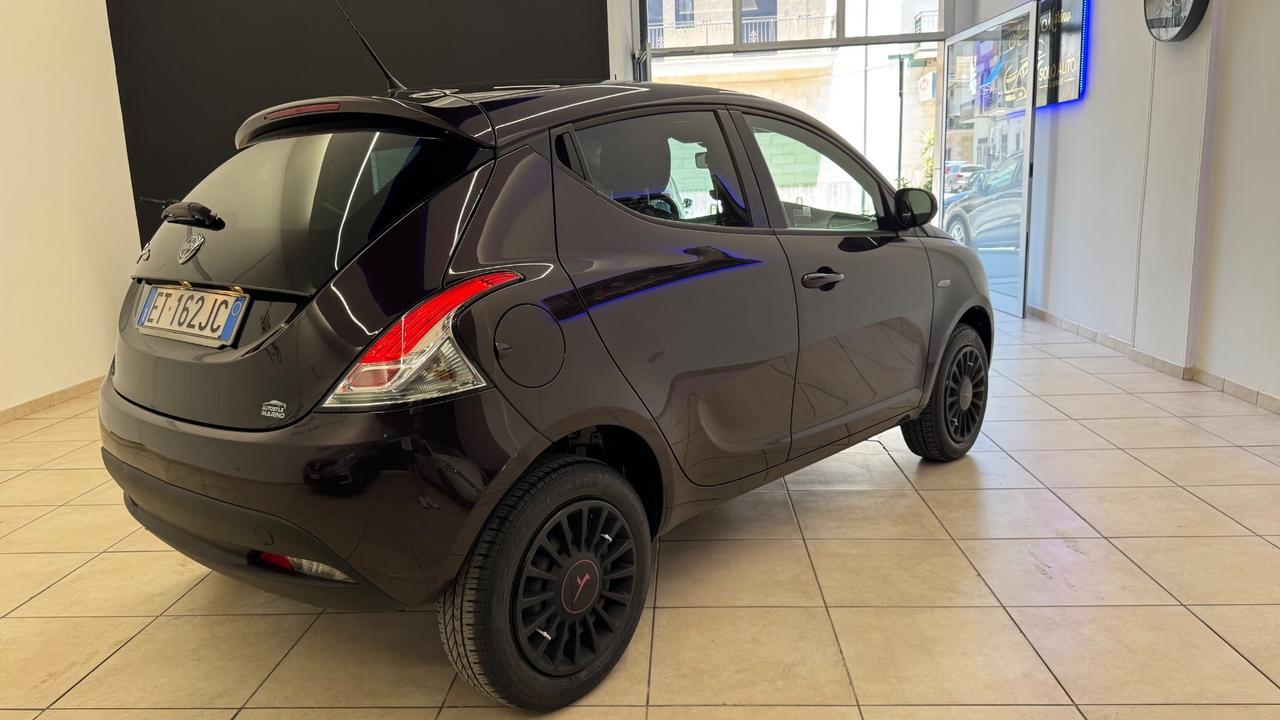 Lancia Ypsilon 0.9 TwinAir 85 CV 5 porte Metano Ecochic Elefantino