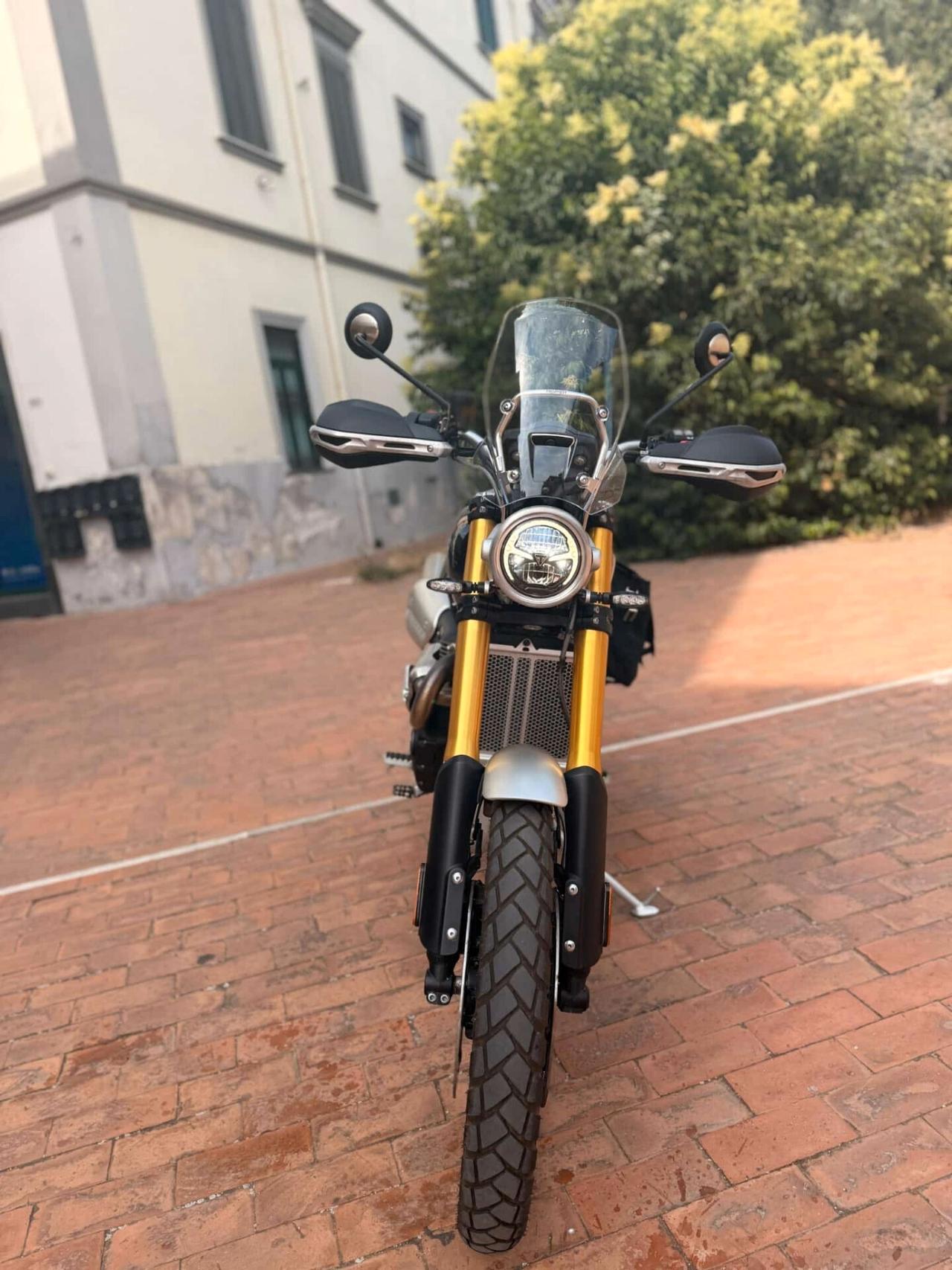 TRIUMPH SCRAMBLER 1200 XE