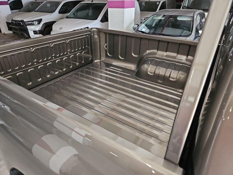 Toyota Hilux Hilux 2.4 D-4D A/T 4WD 4 porte Double Cab Comfort