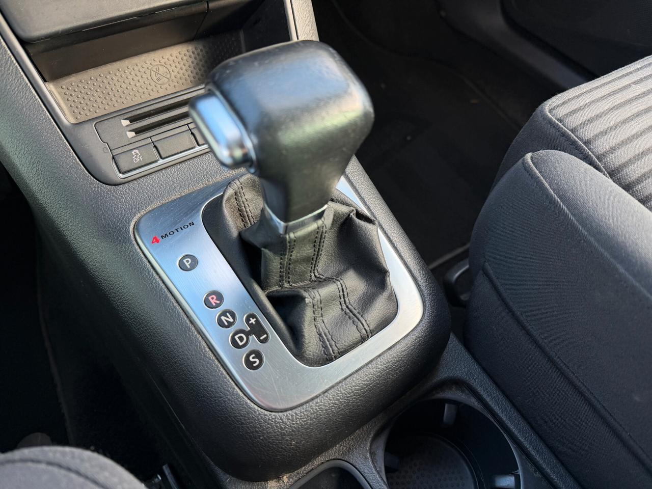 Volkswagen Tiguan 2.0 TDI DPF 4MOTION tiptronic Track & Field