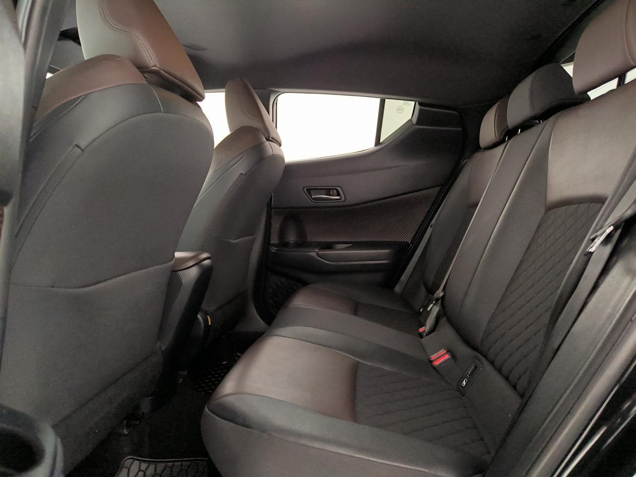 Toyota C-HR 1.8h lounge 2wd e-cvt my18