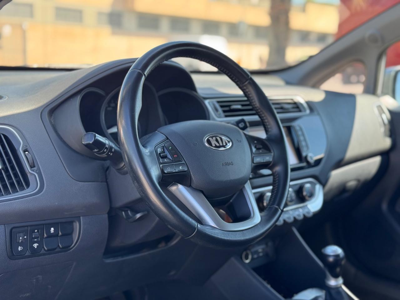 KIA RIO 1.2 BENZINA NEO PATENTATI 2017 1 PRO 12 MESI DI GARANZIA