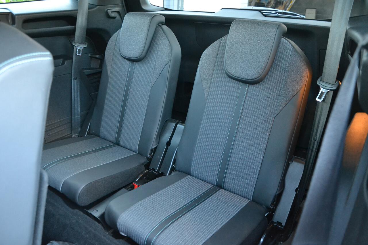 Peugeot 5008 1.5 HDi 130CV 7POSTI AUT.+NAV+LED+RCAM+PELLE+PDC