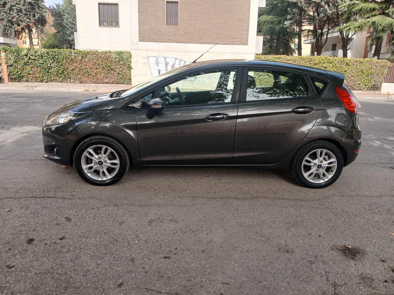 Ford Fiesta 1.5 TDCi 75CV 5 porte Titanium