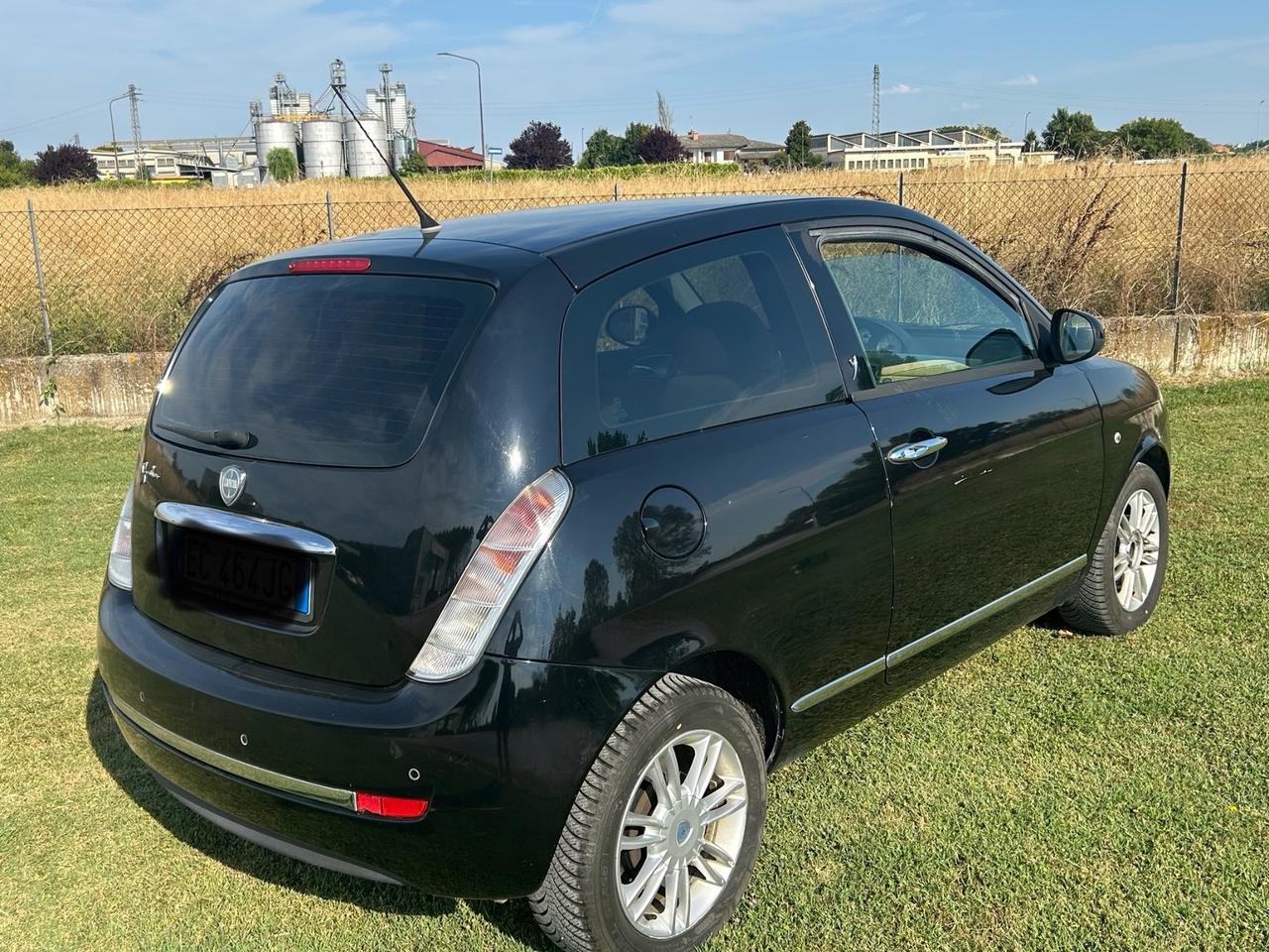 Lancia Ypsilon 1.3 MJT 75 CV Platino