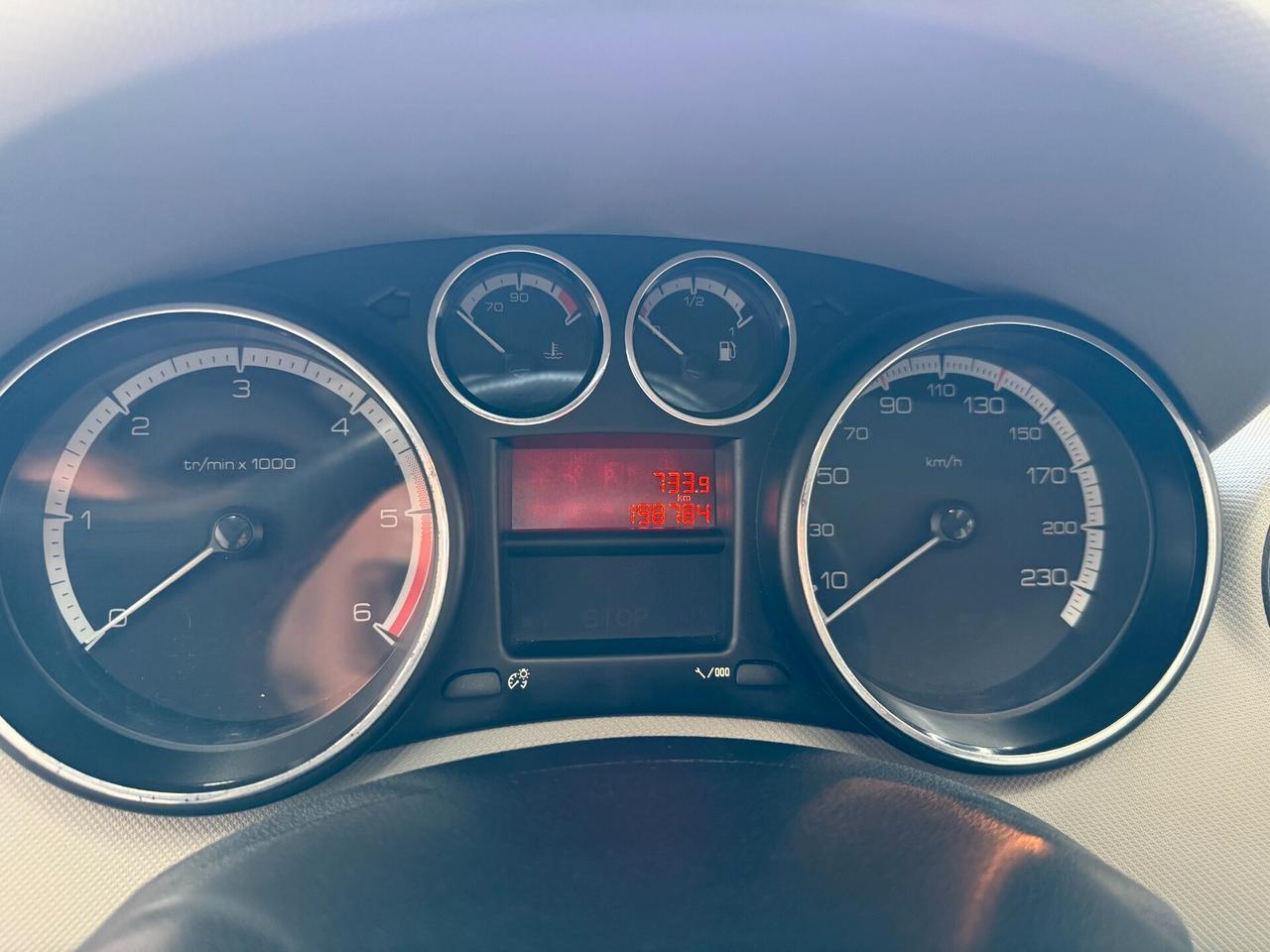Peugeot 308 1.6 HDi 110CV 5p. Féline (6 Marce)
