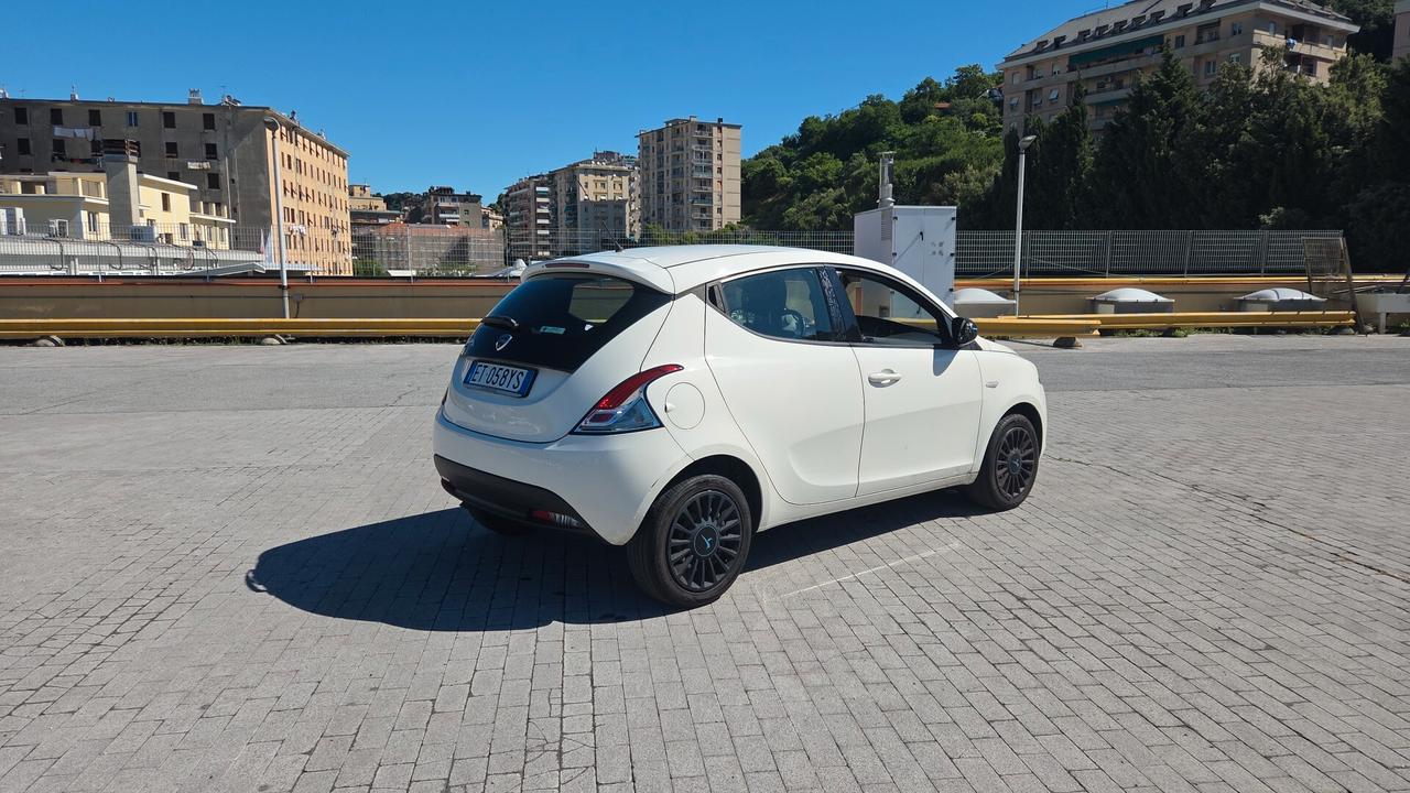 LANCIA YPSILON PLATINUM – UNICO PROPRIETARIO – 88.000 KM CERTIFICATI – € 6.190