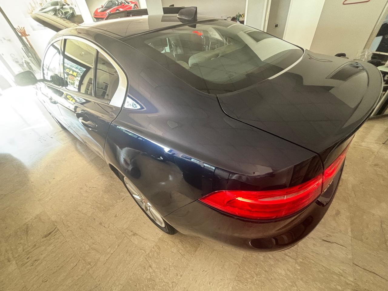 Jaguar XE 2.0 D Turbo 180CV Prestige