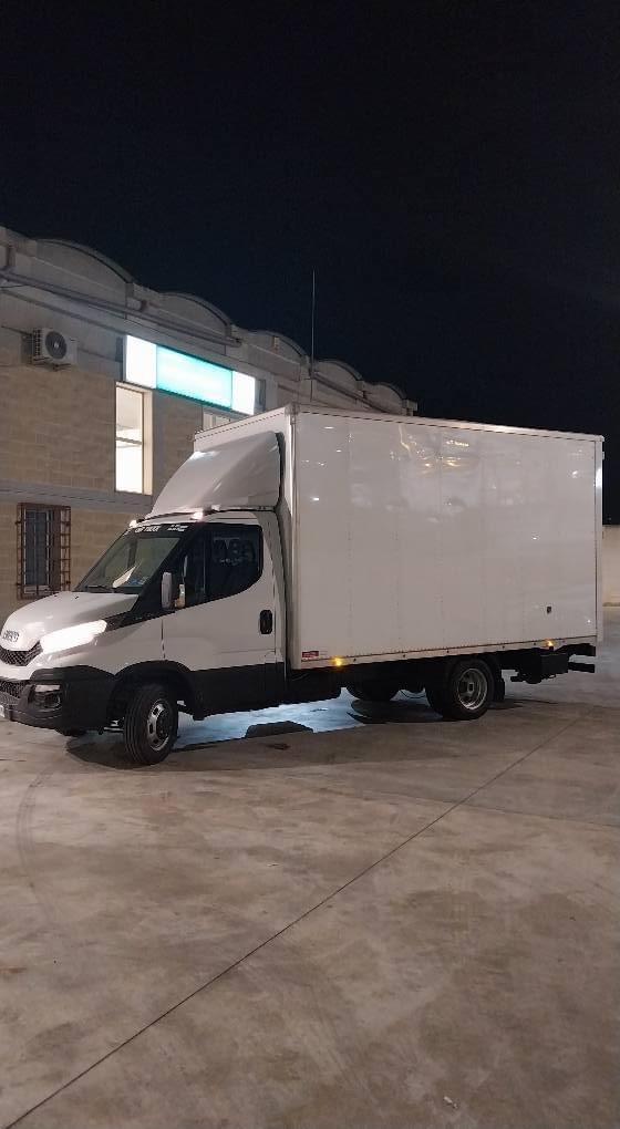 Iveco Box con sponda idraulica