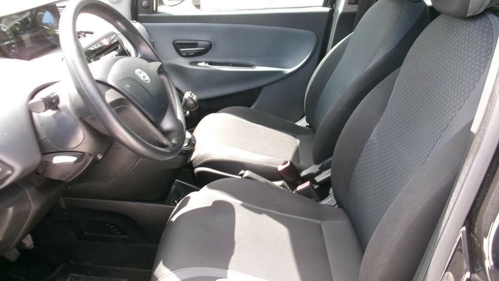 Lancia Ypsilon 5 Porte 1.2 Silver