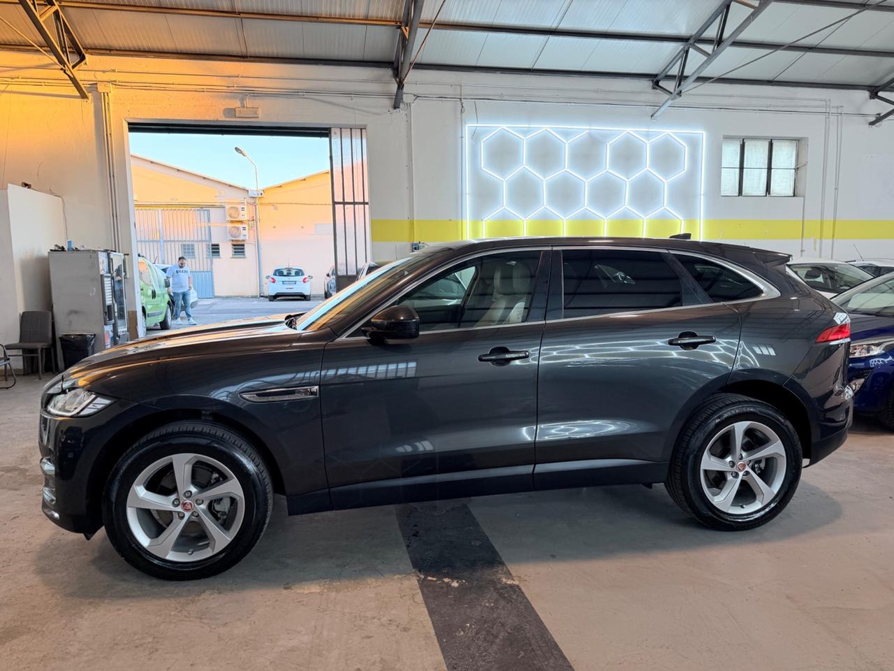Jaguar F-Pace 2.0 D 180 CV AWD . Portfolio 2019
