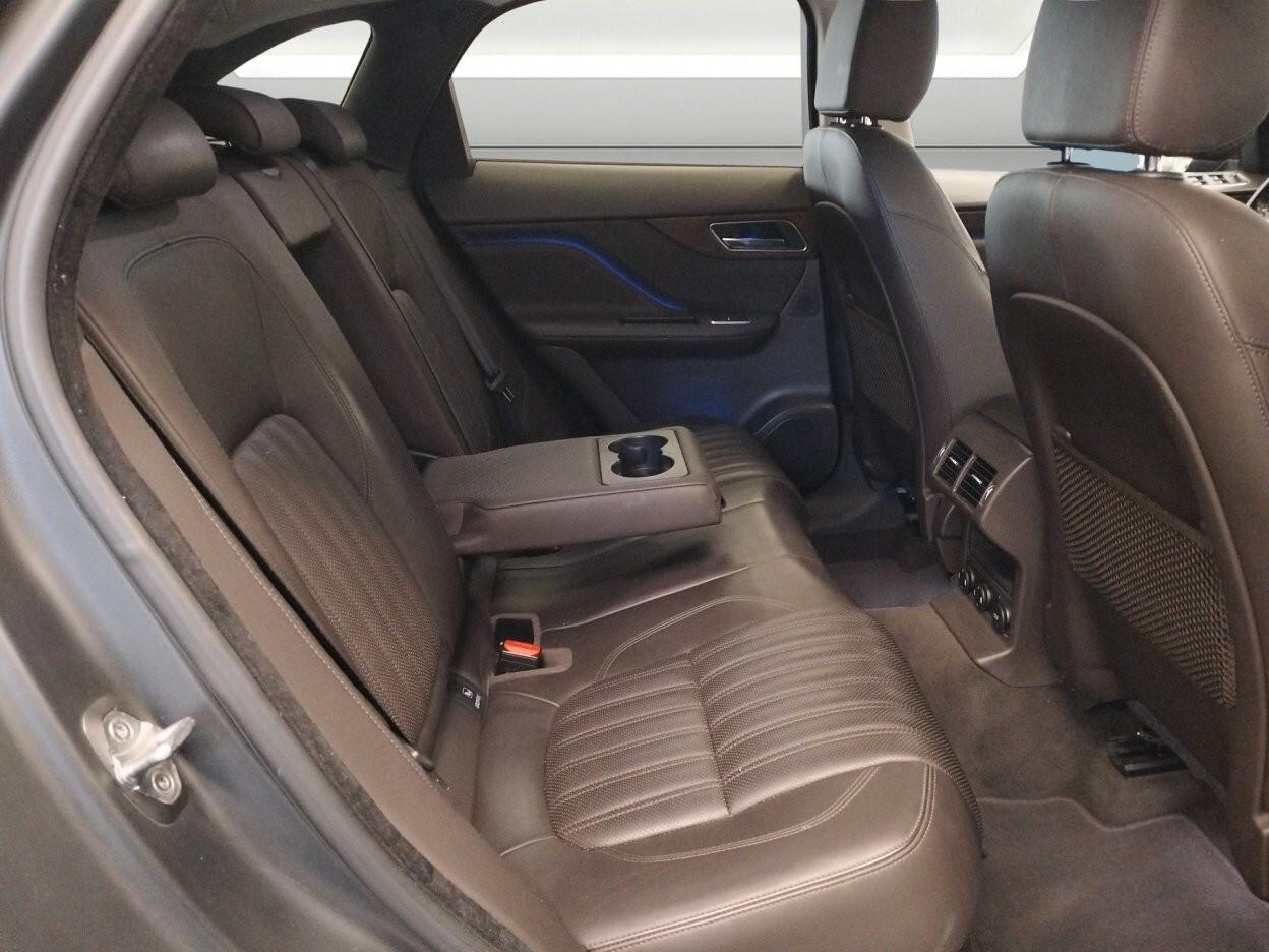 Jaguar F-Pace 2.0 D 180 CV AWD aut. Prestige