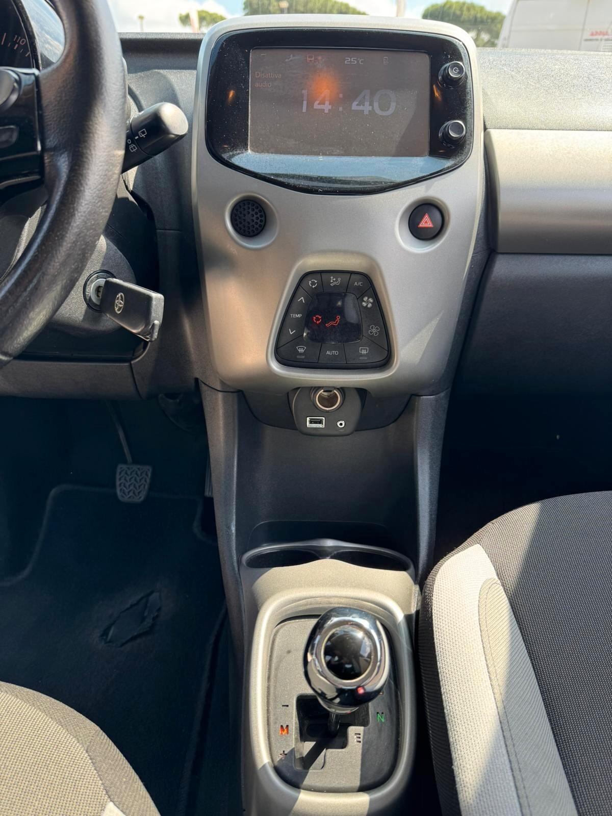 Toyota Aygo 1.0 69CV 5porte x-play AUTOMATICA-OK NEOPATENTATI-UNICOPROPRIETARIO