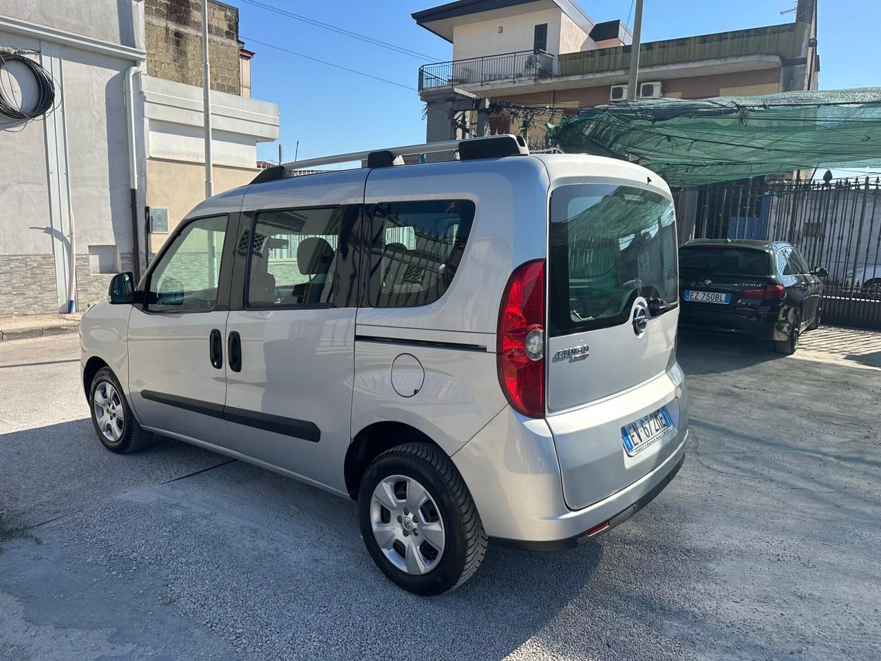 Opel Combo Tour 1.6 Diesel 90 Cv 2014 Vettura 5 Po