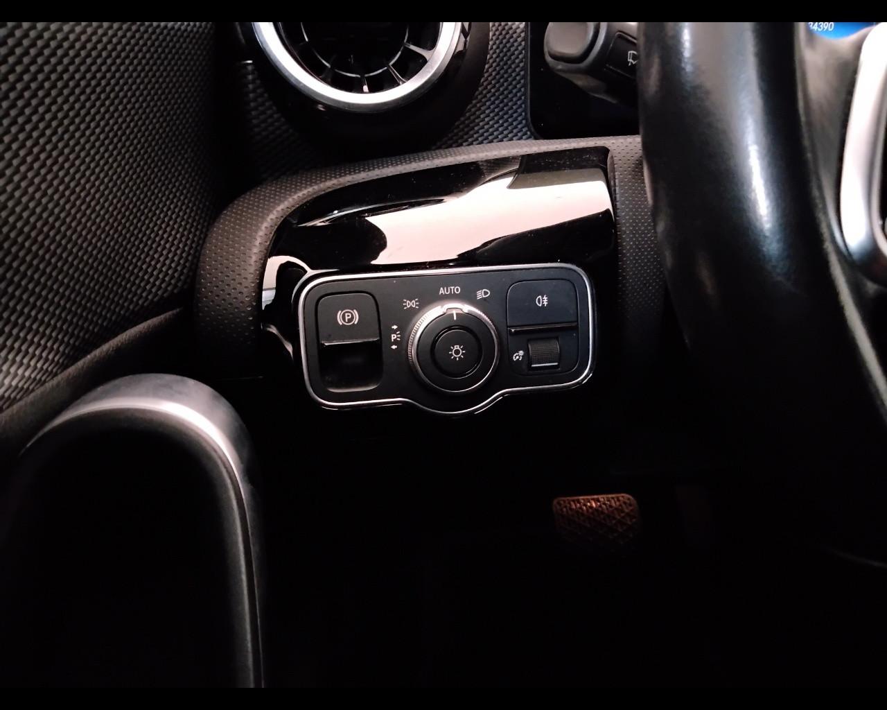 Mercedes-Benz Classe A - W177 2018 - A 180 d Sport auto