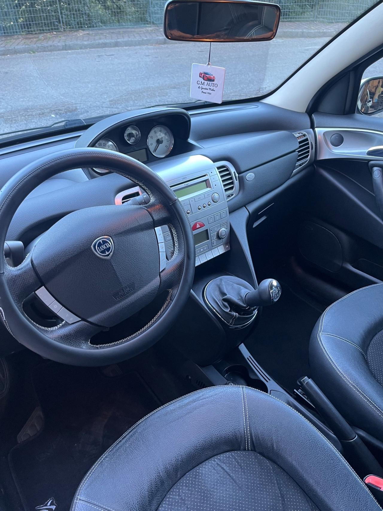 Lancia Ypsilon 1.3 MJT 75 CV DPF Sport MomoDesign