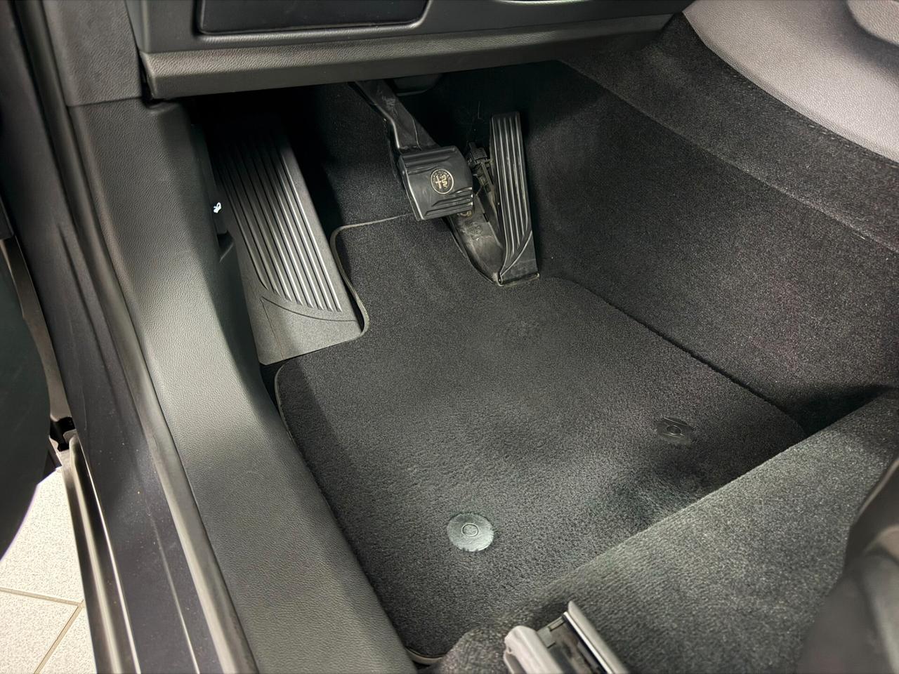 Alfa Romeo Stelvio 2.2 TD 160 CV BUSINESS PELLE TOTALE NAVI SENSORI