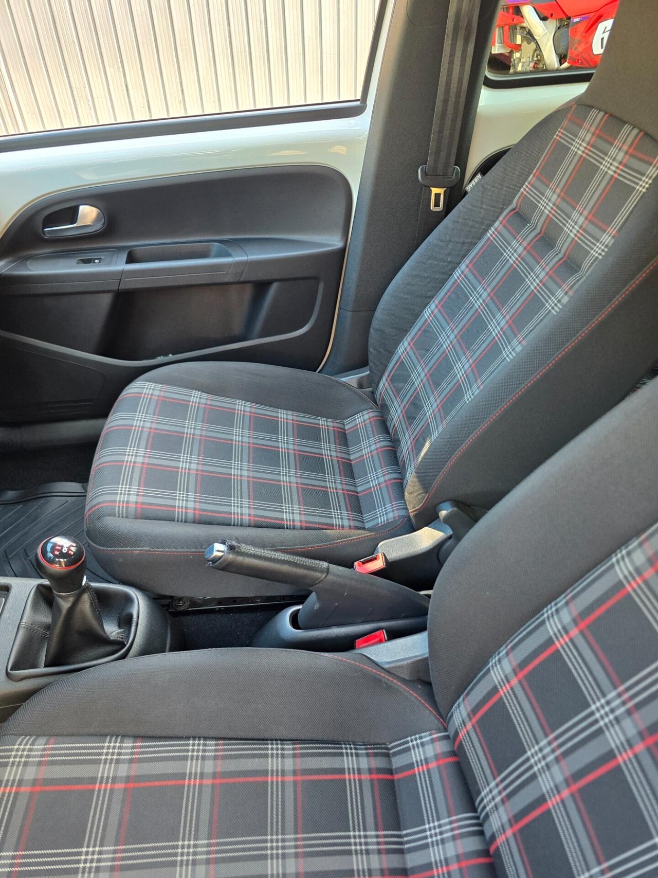 Volkswagen up! 1.0 GTI 116cv
