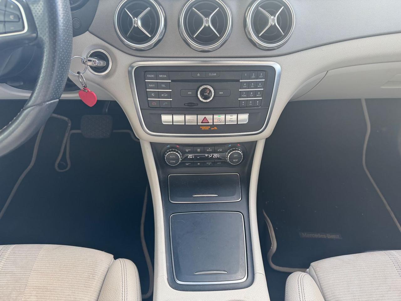 Mercedes-Benz GLA 200 Premium GLA 200 D TET #9904