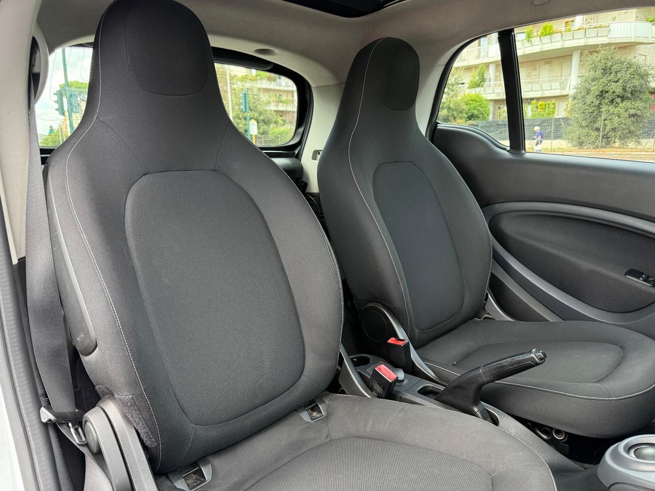 Smart ForTwo 1.0 71cv Coupe Clima cambio Auto Navi