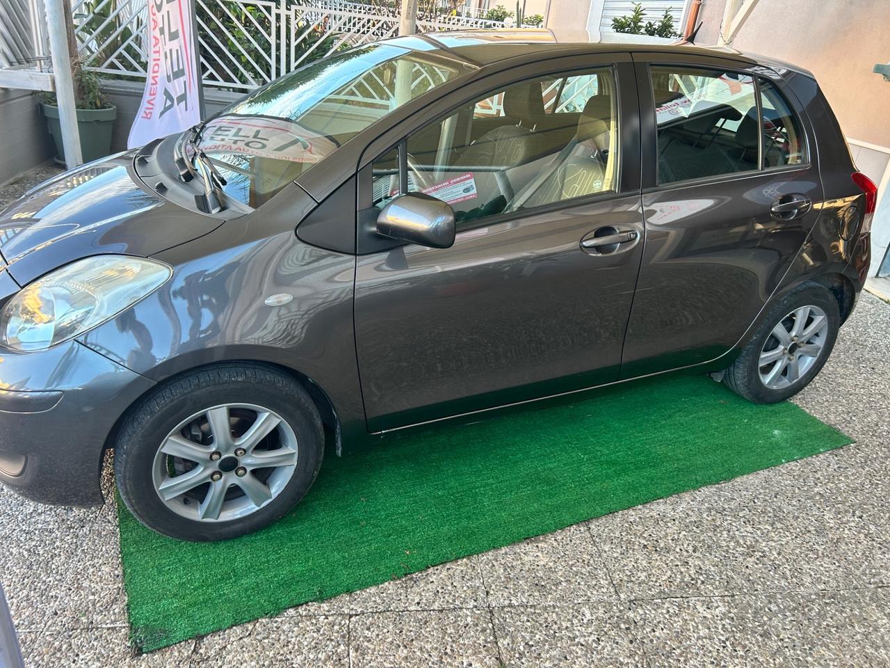Toyota Yaris 1.0 5 porte