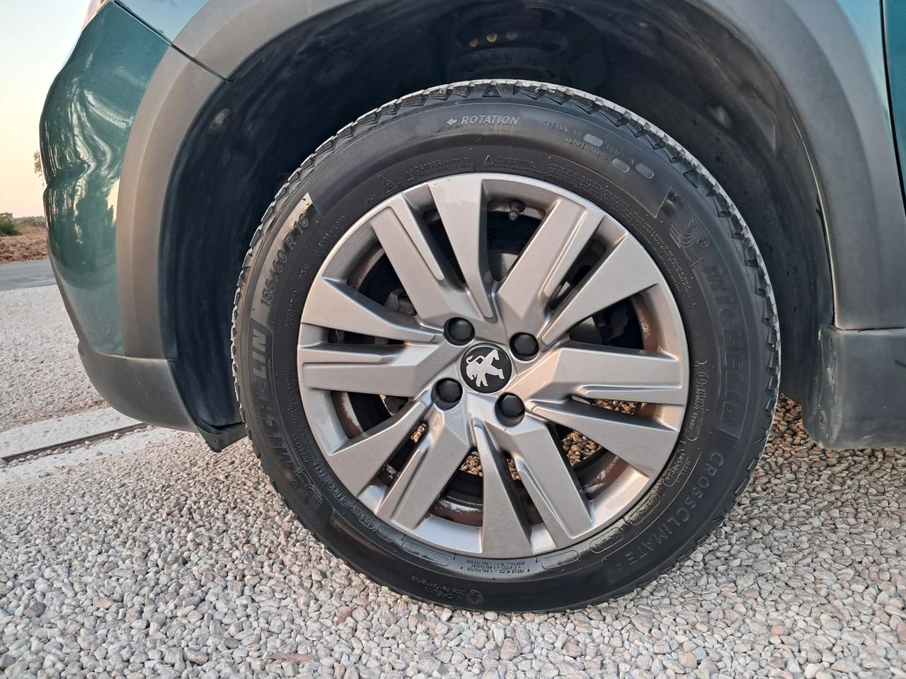 Peugeot 2008-1.6HDi 100CV Allure*NAVI*LED*CRUISE