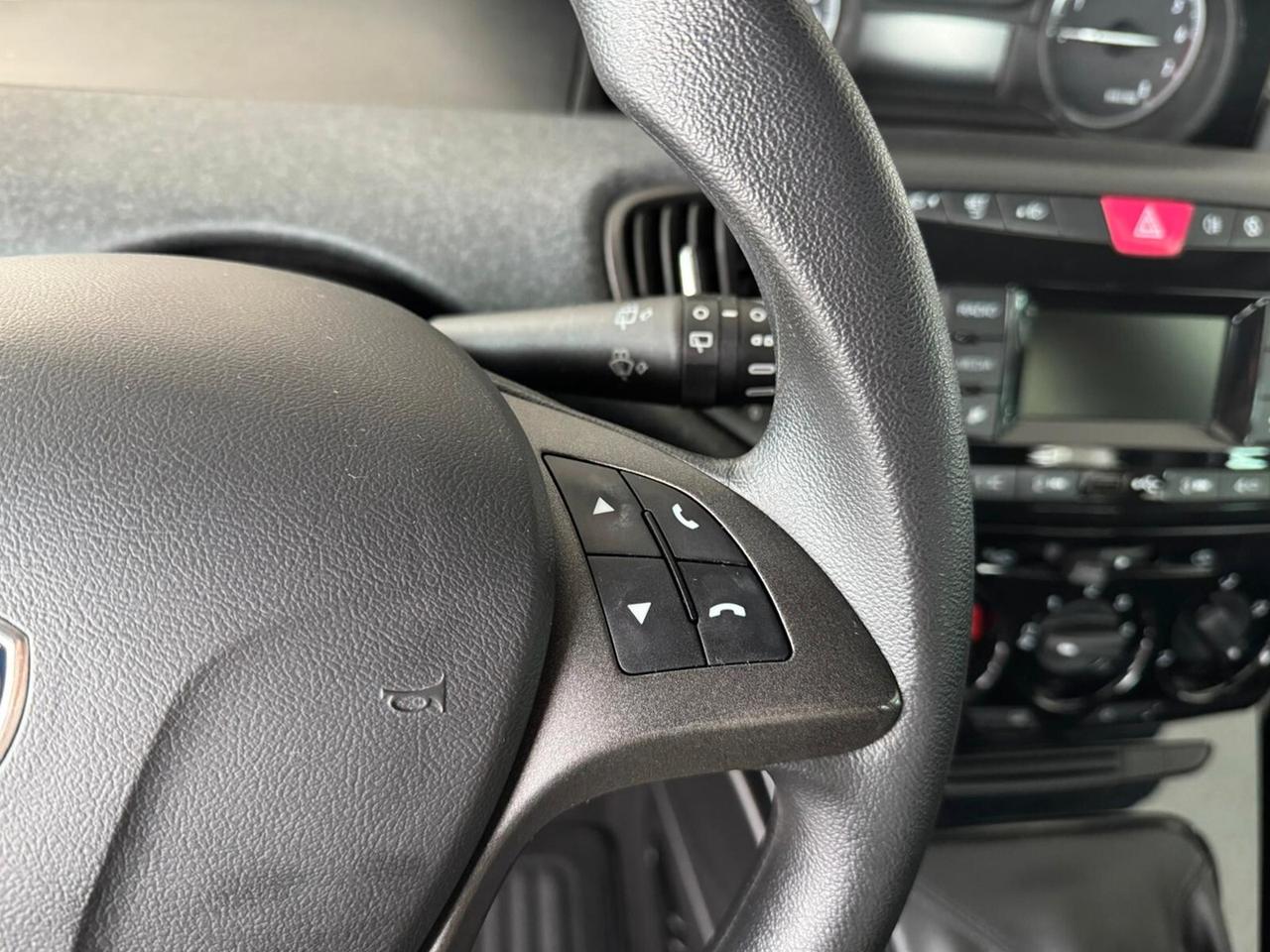 Lancia Ypsilon 1.0 FireFly 5 porte S&S Hybrid Silver