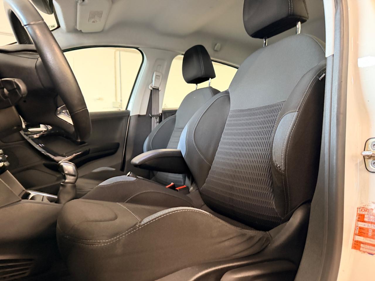 Peugeot 208 1.2 VTi 82 CV 5 porte Allure