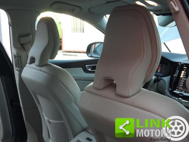 VOLVO XC60 B4 (d) AWD automatico Plus Dark ben tenuta