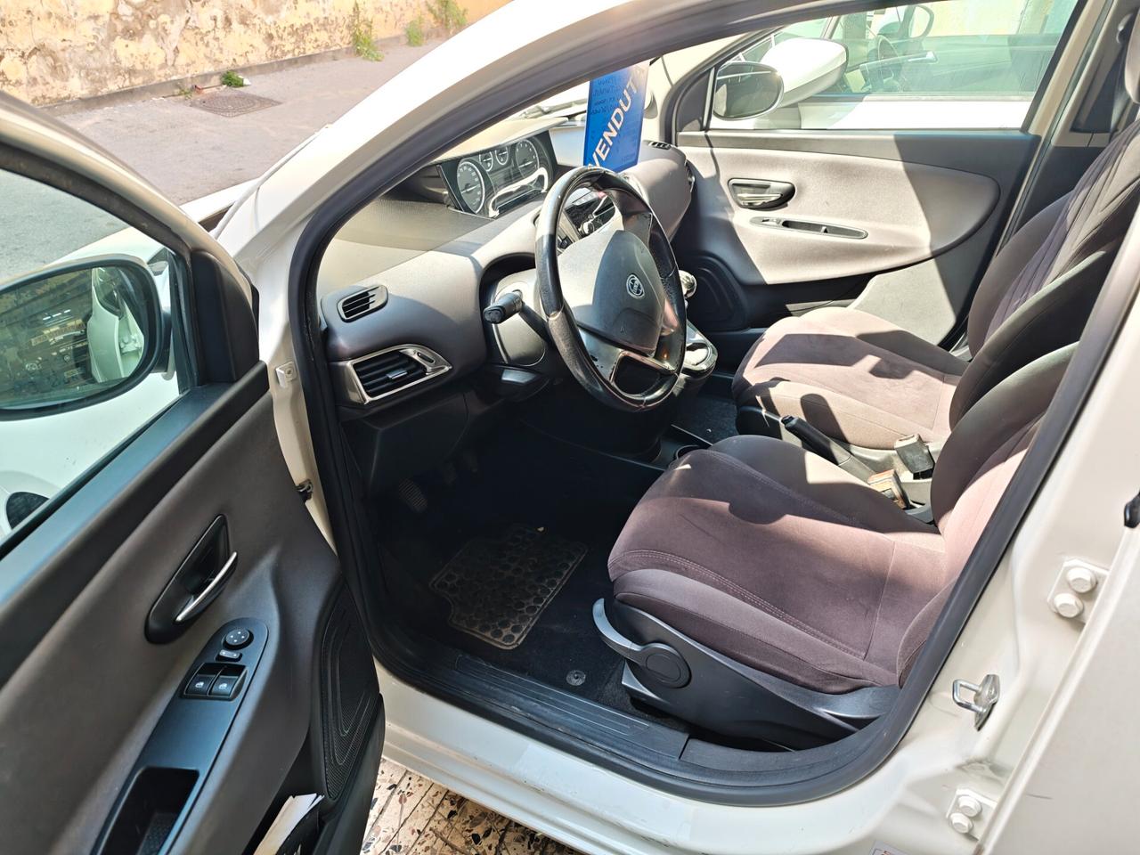 Lancia Ypsilon 0.9 TwinAir 85 CV 5 porte Metano Ecochic Gold