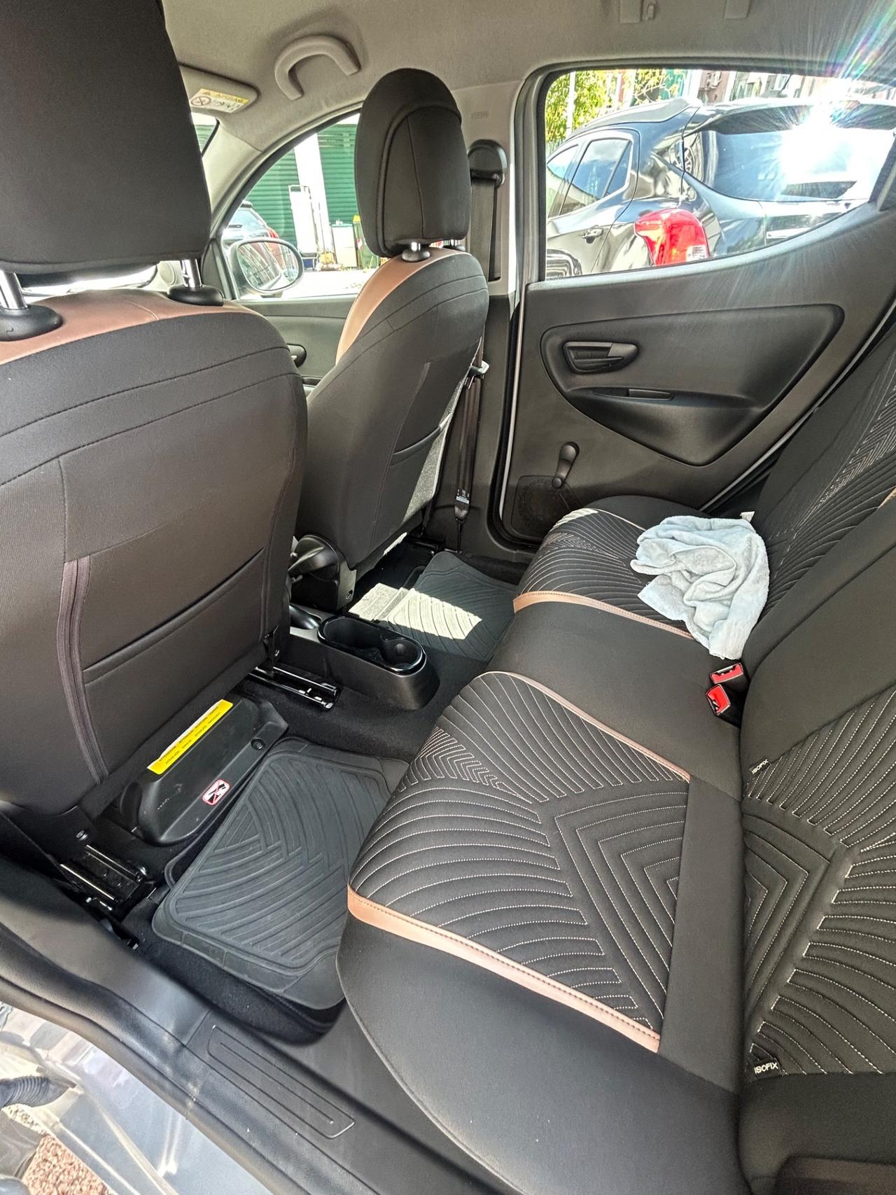 Ypsilon 1.0 FireFly 5 porte S&S Hybrid Alberta Ferretti