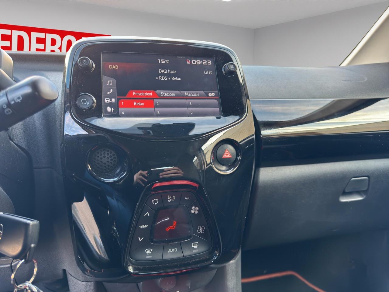 Toyota Aygo 1.0 VVT-i 72 CV 5 porte x-wave orange