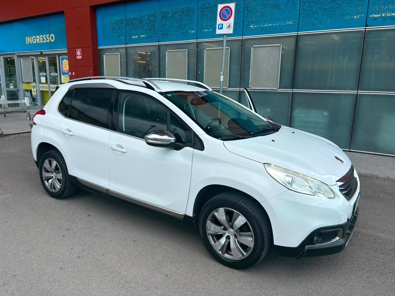 Peugeot 2008 PureTech 82 Allure 2015 131.000 KM