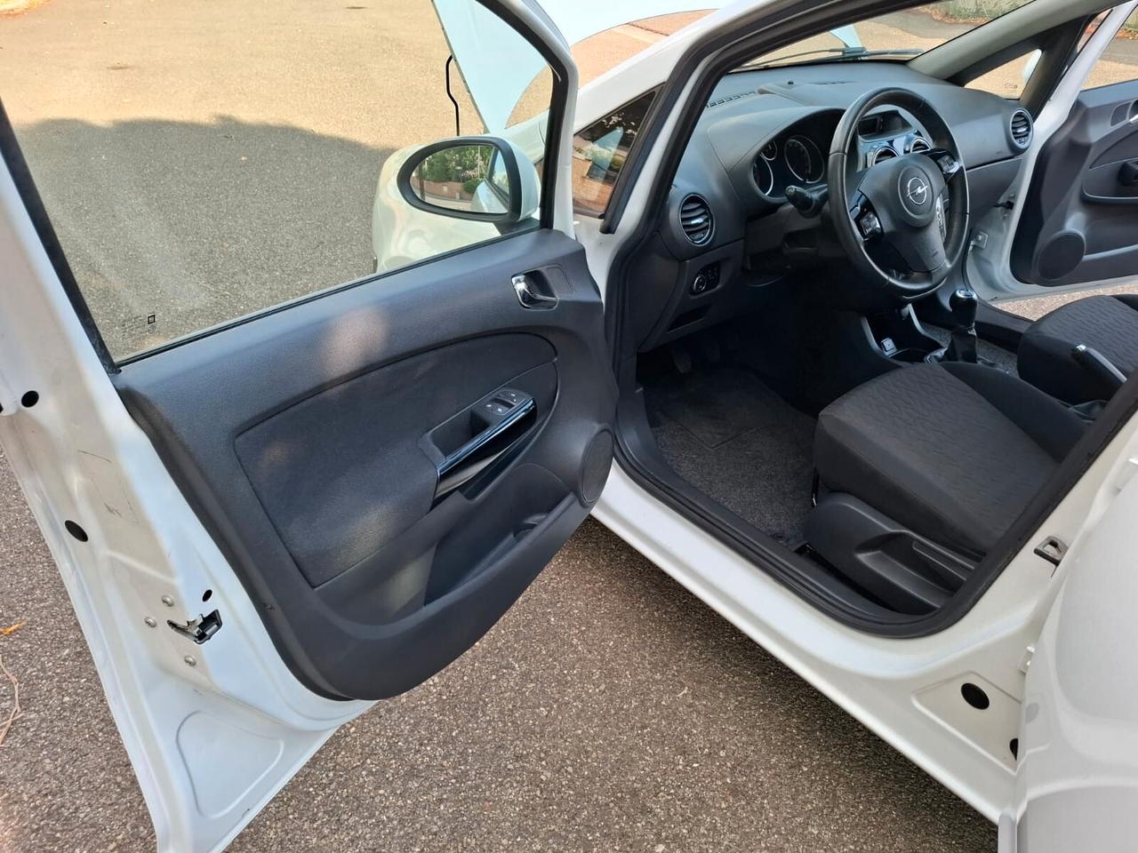 Opel Corsa 1.2 5 porte 2013 SOLAMENTE 99.000 KM