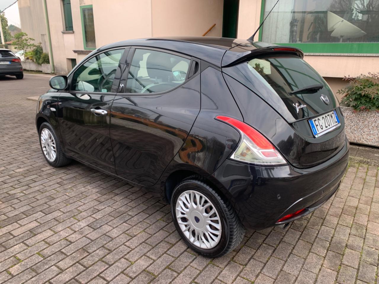 Lancia Ypsilon 1.2 69 CV 5 porte Platinum